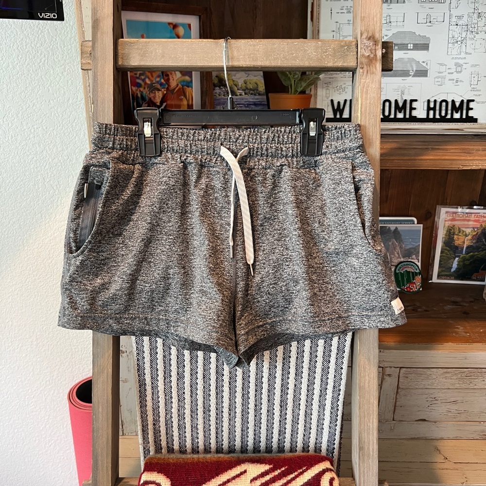 Vuori women’s Halo performance shorts size small